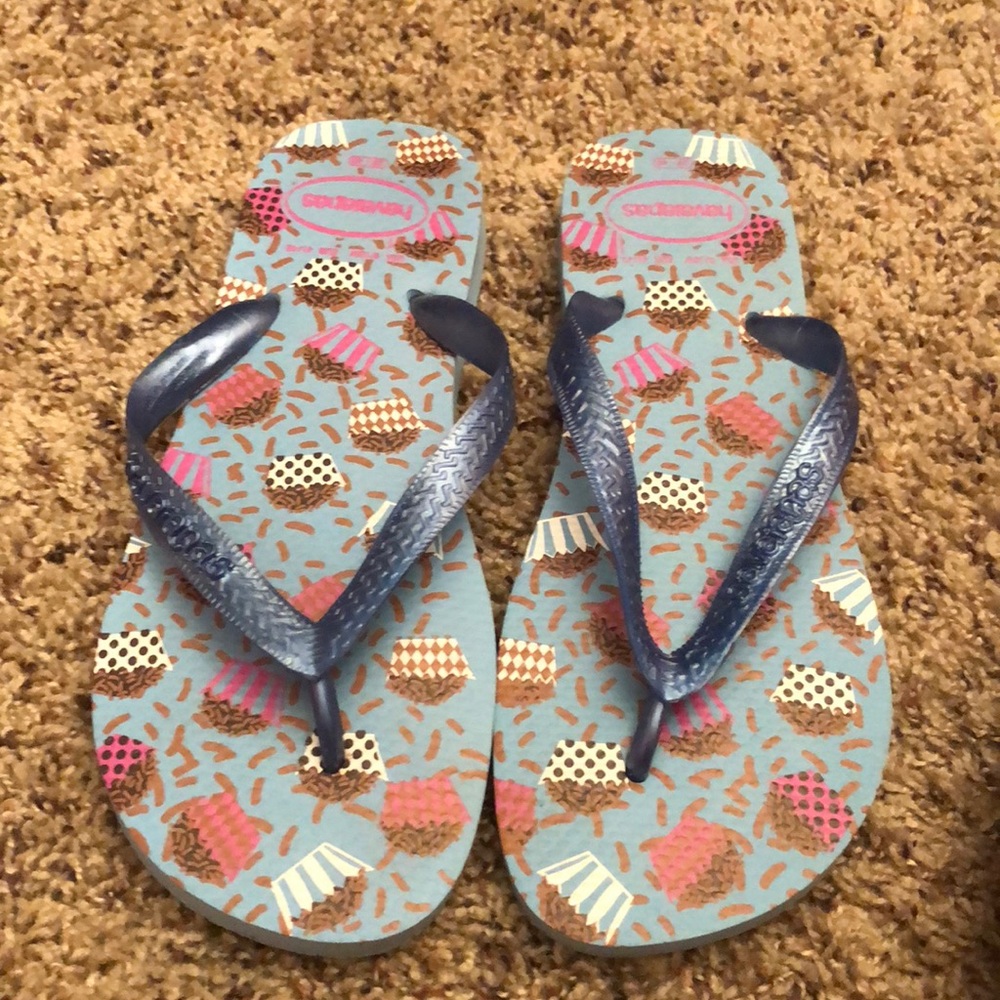 Cupcake flip flops